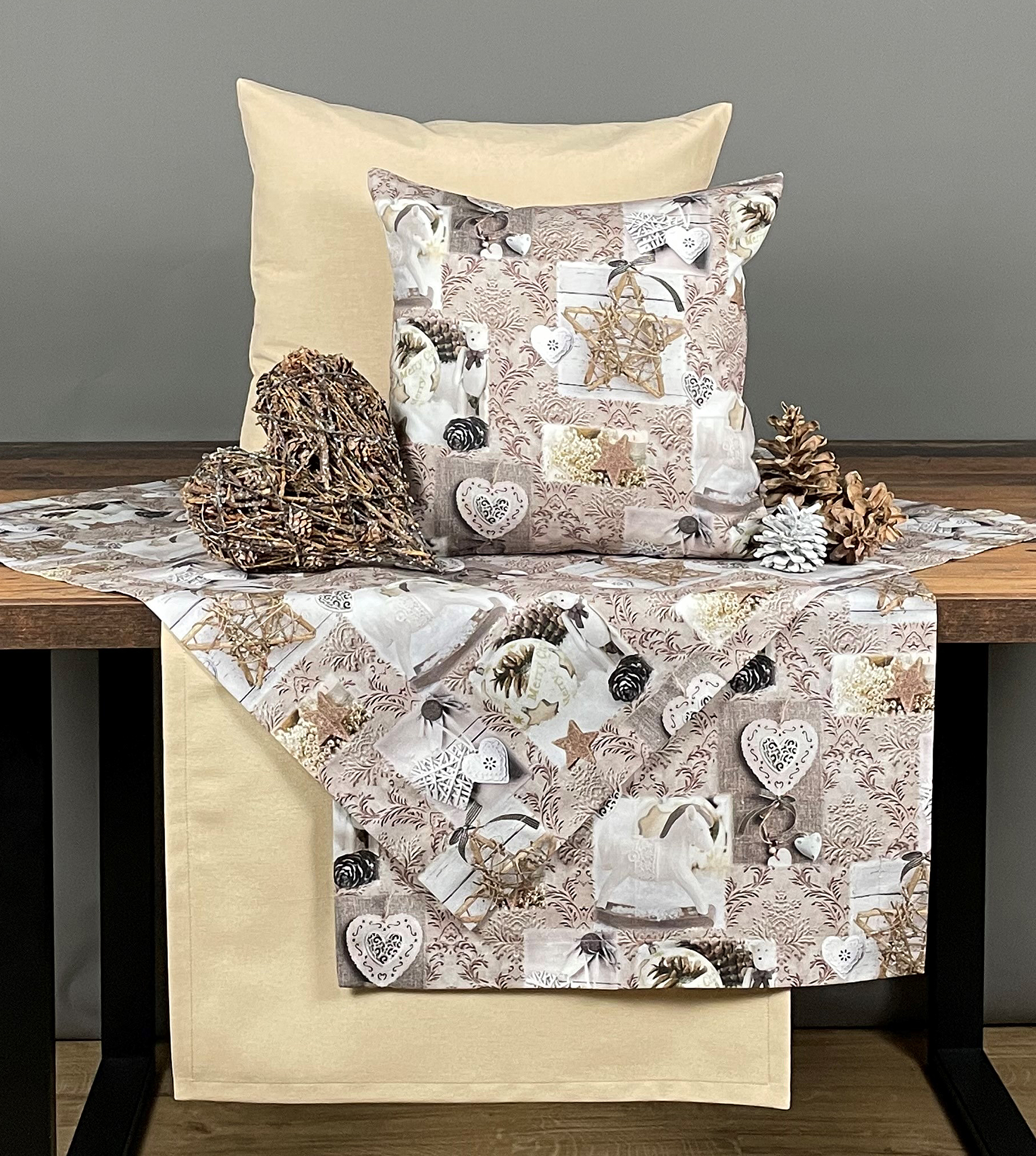 361 Cavallo beige Herz Tischdecke 361 Cavallo beige Herz Tischdecke