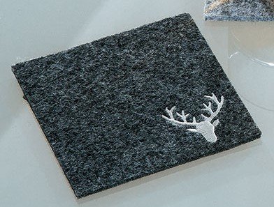 388.05 Filz Platzet mit gesticktem Hirsch